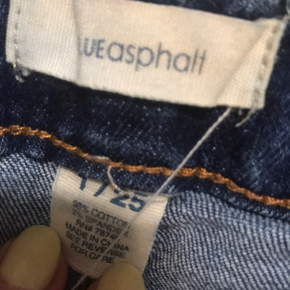 Dark wash stretchy denim shorts - Picture 3 of 3